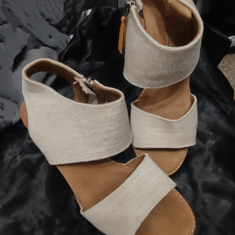 Toms Cream Sandals with Crossover Strap - Picture 2 of 3